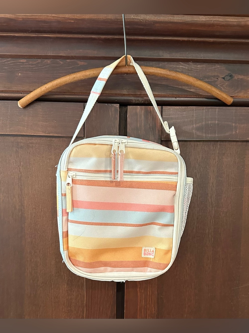 Billabong • insulated lunch bag • strap • 3 pockets • water bottle holder